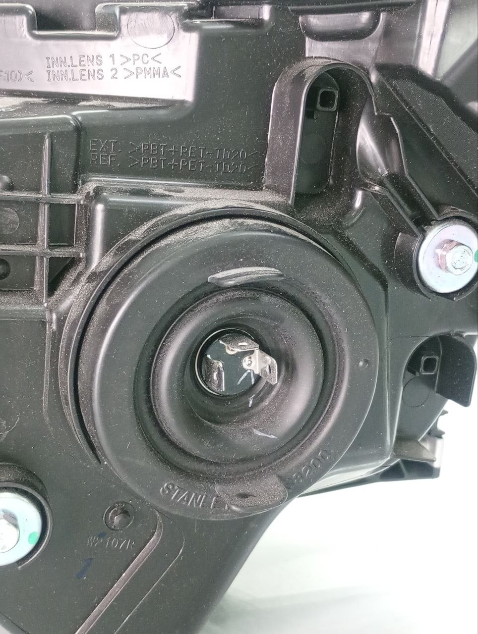 Farol Masca Negra Dianteiro Dir. Mitsubishi L200/triton