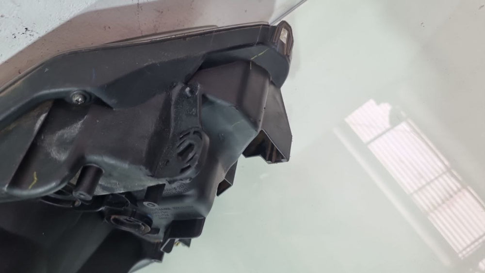 Farol Diant Esq Honda HRV 2015/2018 Usado