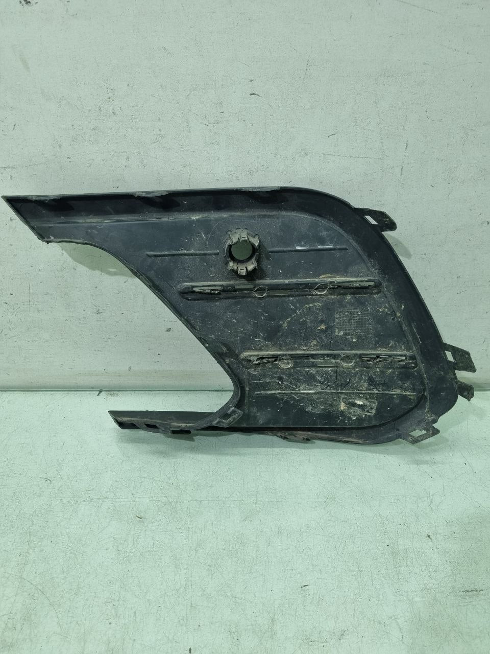 Moldura Parachoque Dianteiro Direita VW Polo 2024/2025 Usado