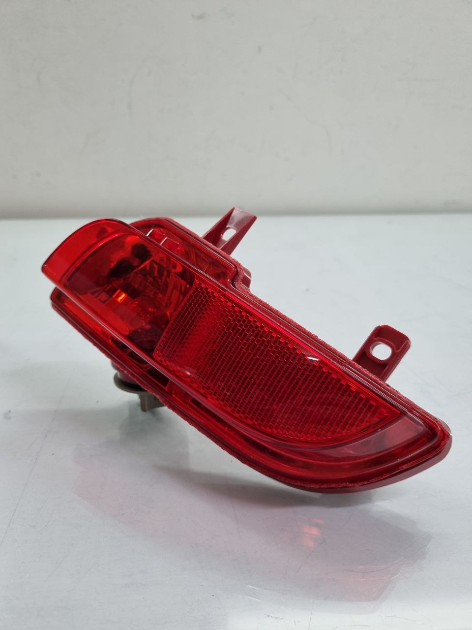 Luz de neblina lado direito do pchoque traseiro peugeot 207 hatch 2008 a 2012