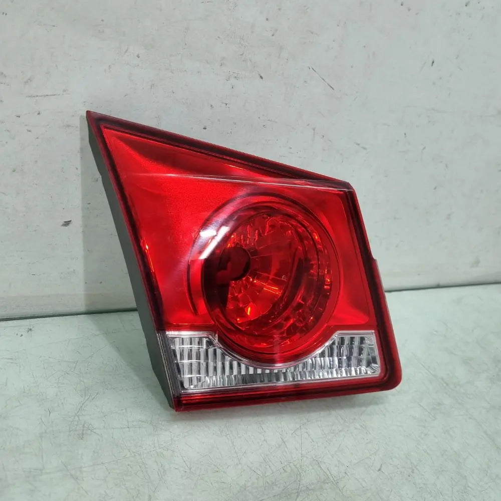 Lanterna Do Lado Esquerdo Chevrolet Cruze Sedan 2012/2015