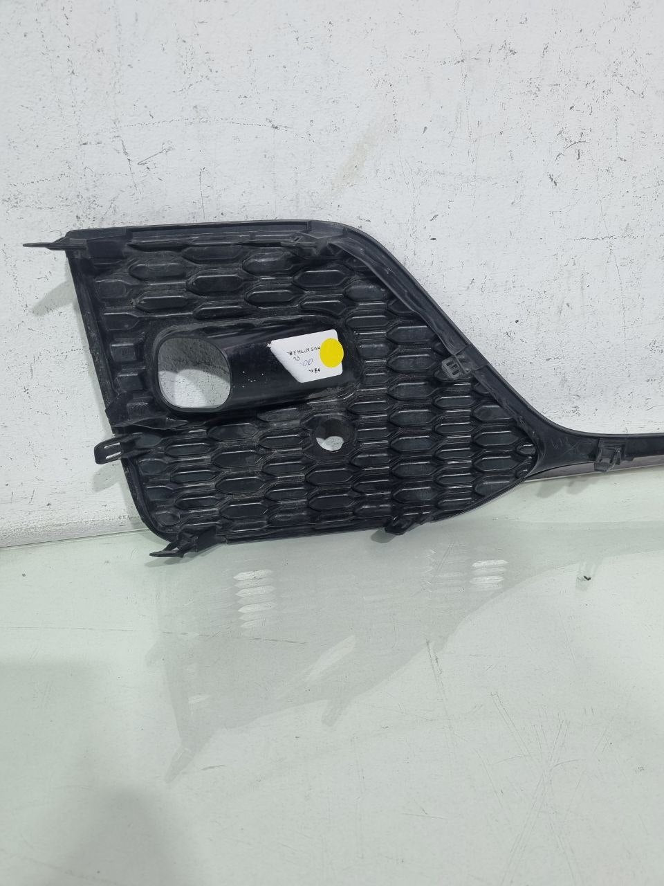 Moldura Cibié Dianteira Direita Toyota Hilux SW4 2022/2023 Usado