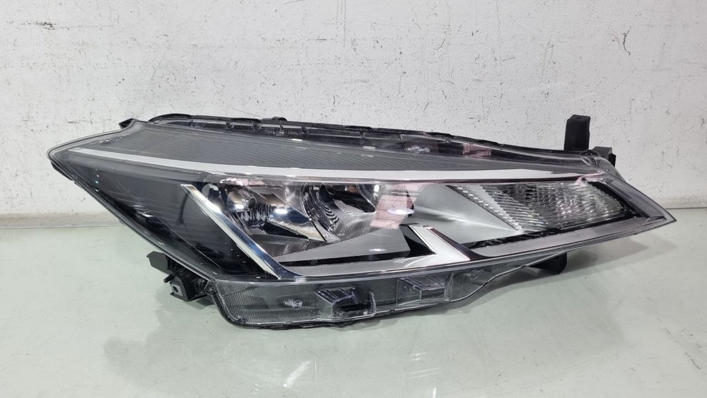 Farol Dianteiro Direito Nissan Kicks 2022/2024 Usado
