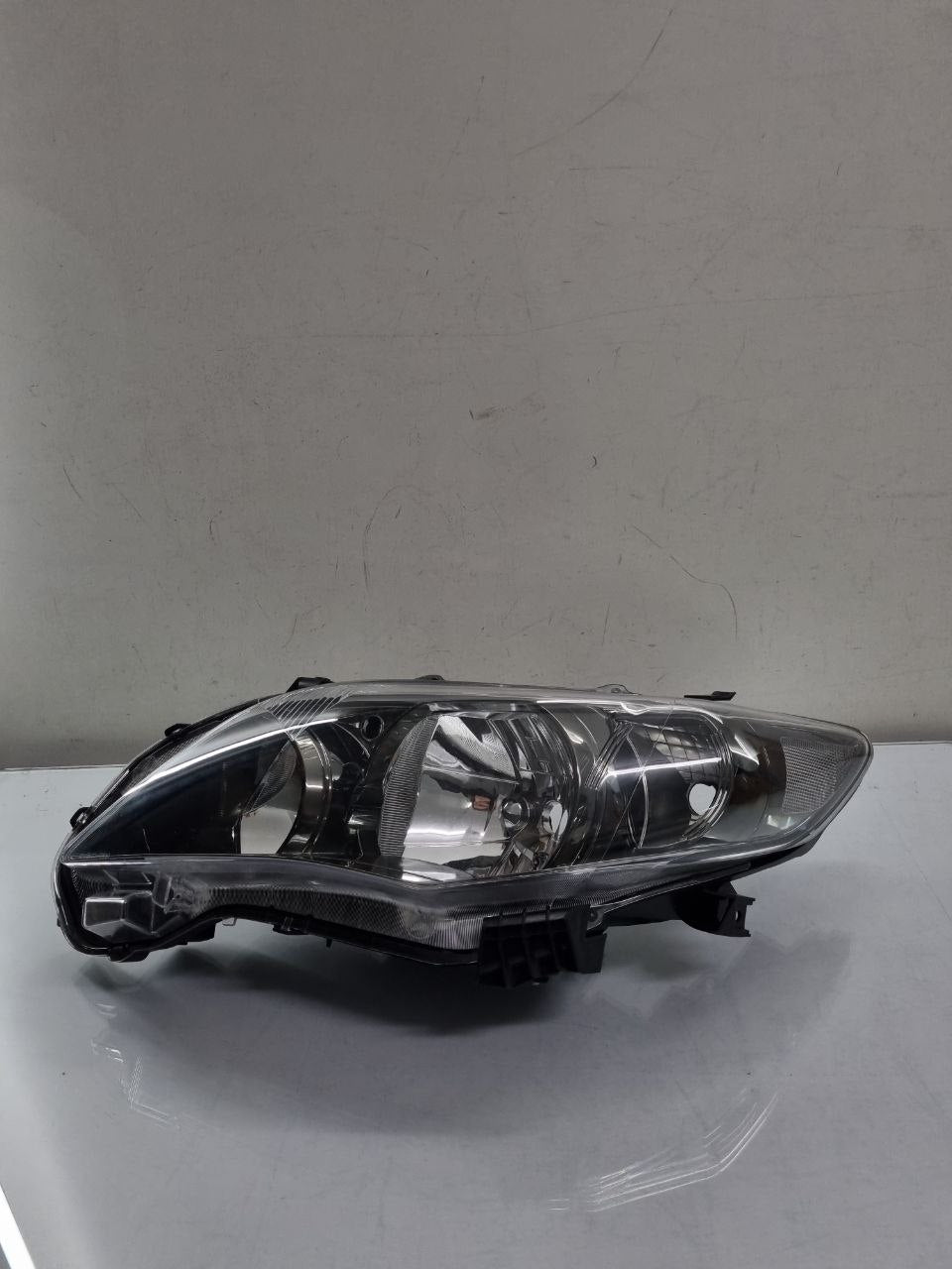 Farol Esquerdo Corolla 2012/2014 Masc Negra TYC
