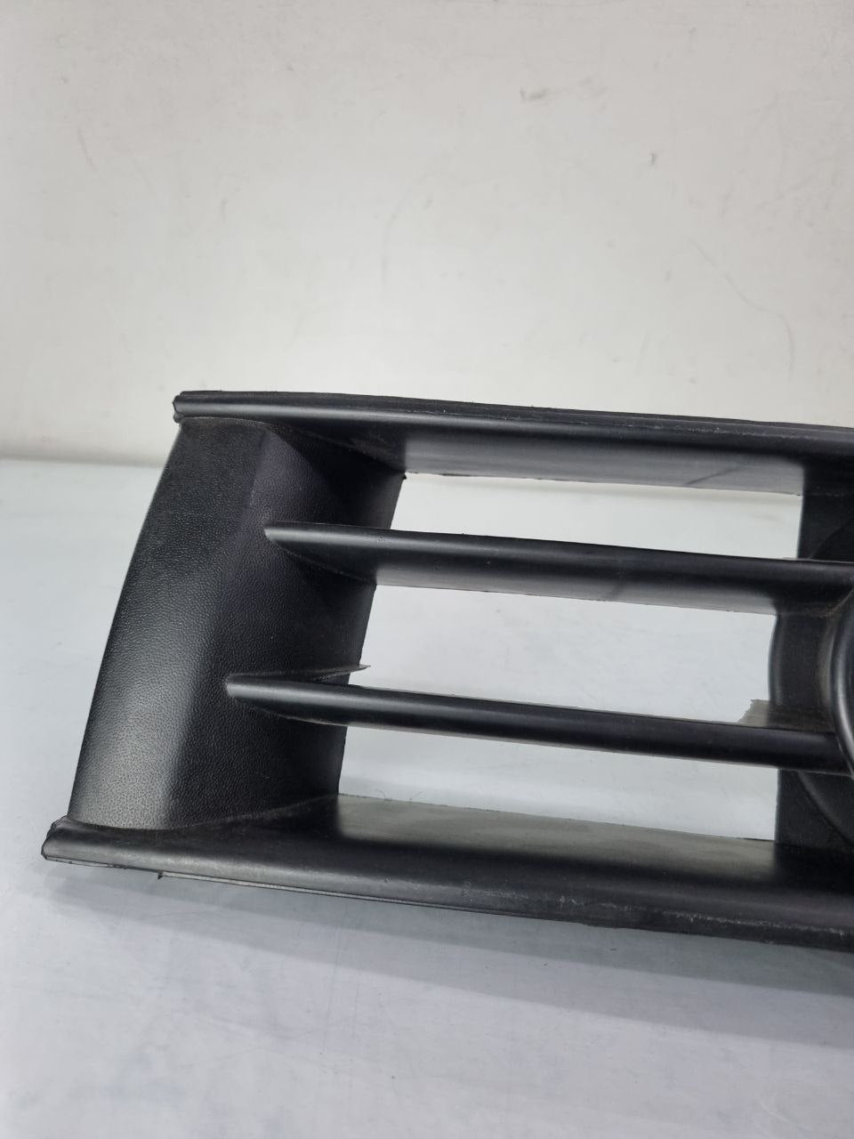 Moldura Farol de Milha Direita Volkswagen Polo 2003/2006 Nova