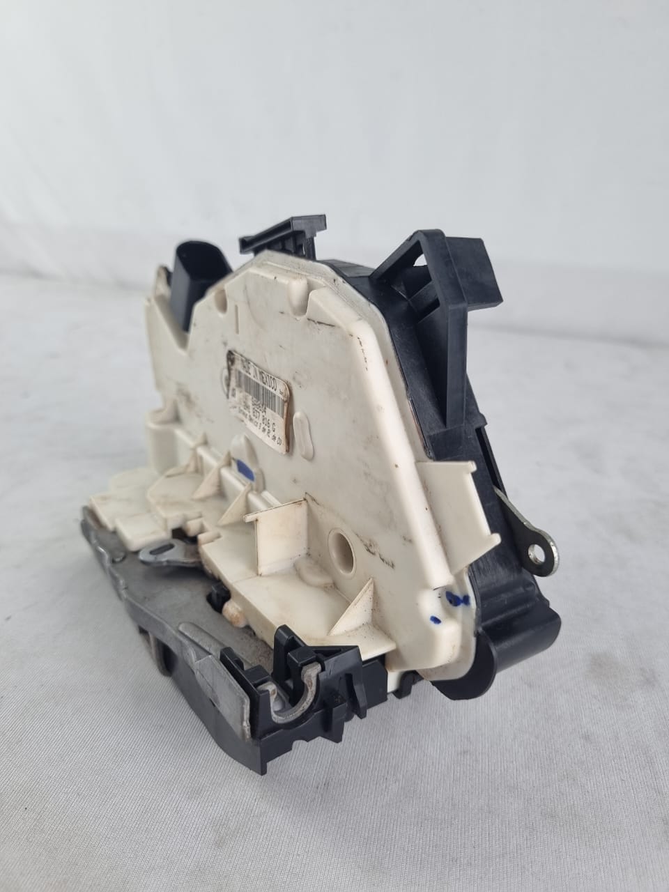 Fechadura Elétrica Porta Dianteira Direita VW Amarok 2017/2026 Nova