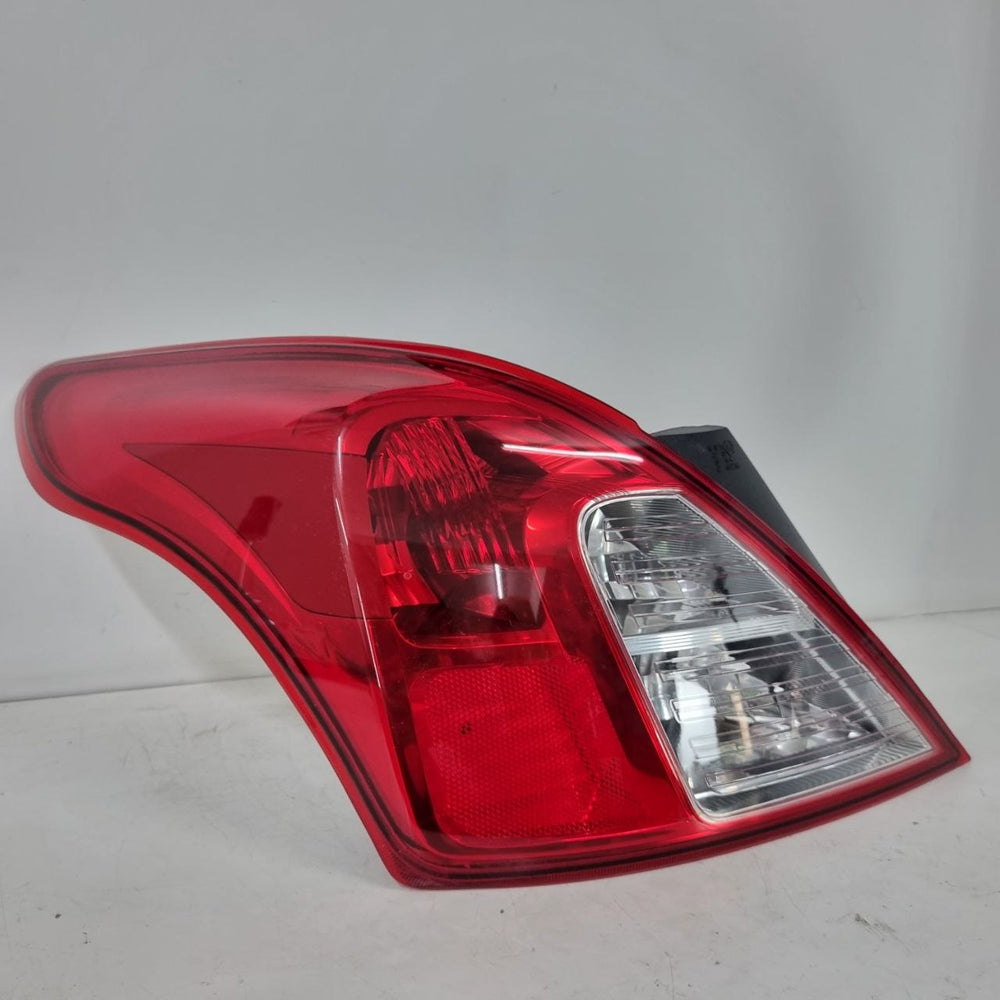 Lanterna Tras Esq Nissan Versa 2012/2016