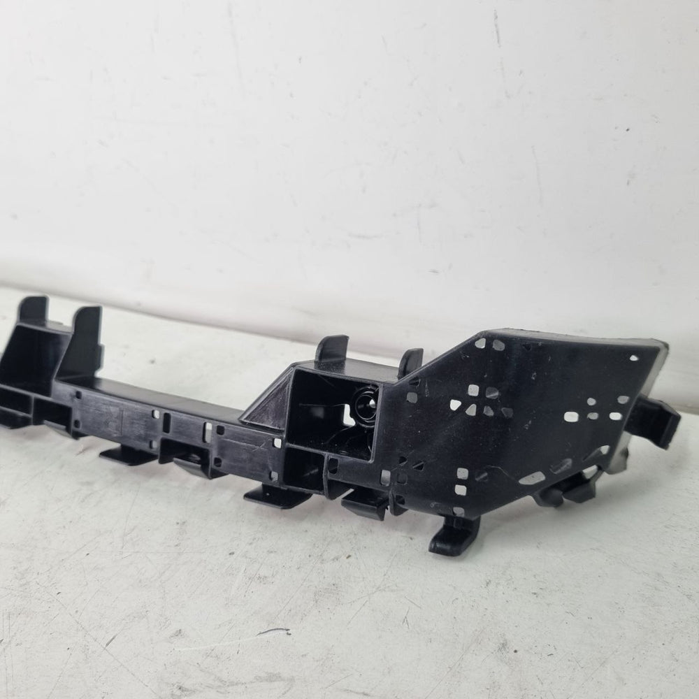 Suporte Guia Para-choque Tras Dir Honda Fit / WR-V 2015/2021