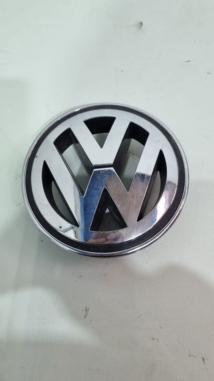 Emblema Diant Volkswagen Jetta Classico 2008/2013