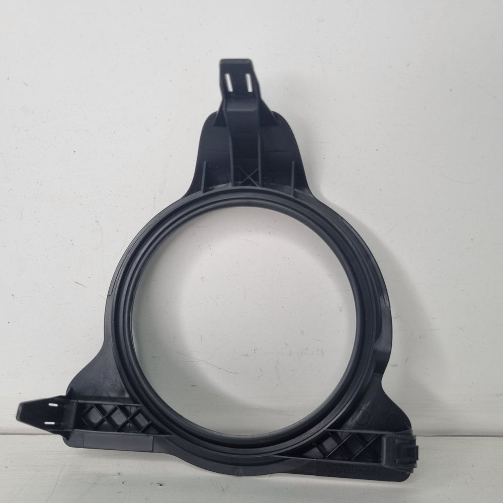 Suporte Moldura Farol de Milha Dir Toyota Hilux 2012/2016
