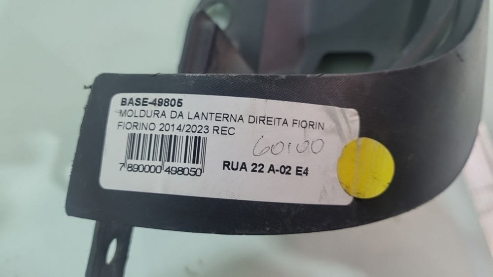 Moldura Lanterna Tras Dir Fiat Fiorino 2014/2023