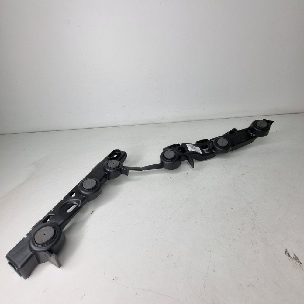 Guia Para-choque Diant Dir com Sensores Chevrolet Onix 2013/2019