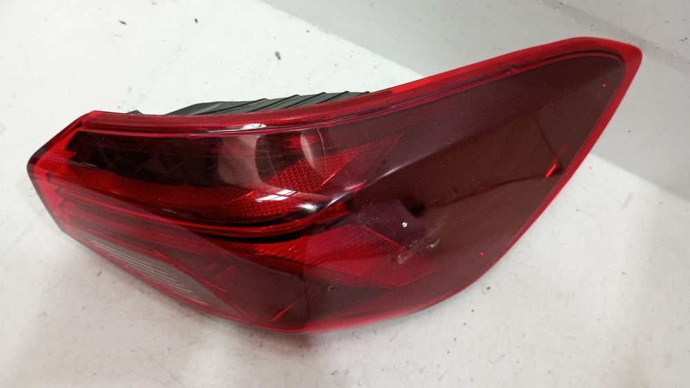 Lanterna traseira do Onix sedan/lado direito/sem led/original/2020/2025