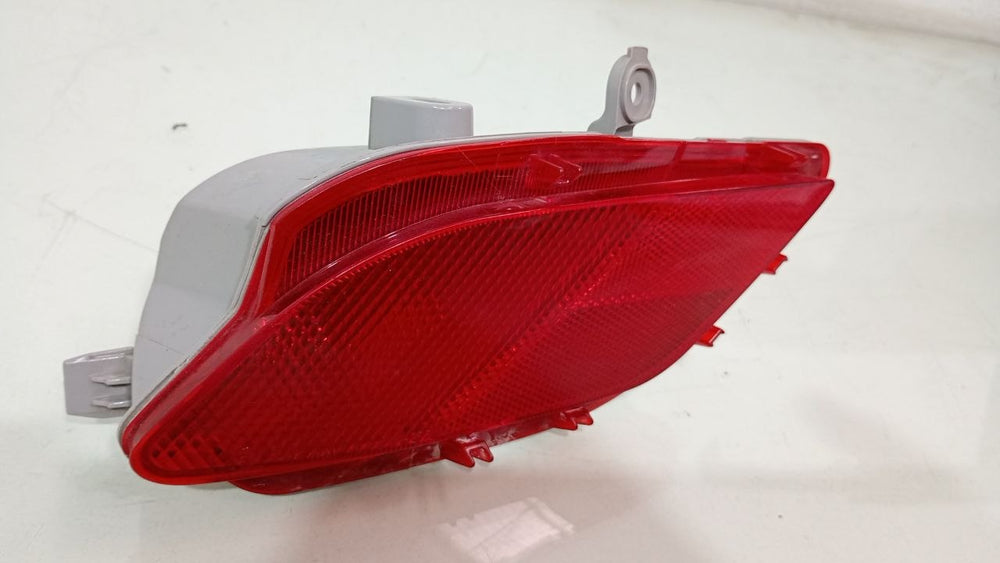 Lanterna Tras Neblina Esq Toyota Yaris Sedan 2018/2025