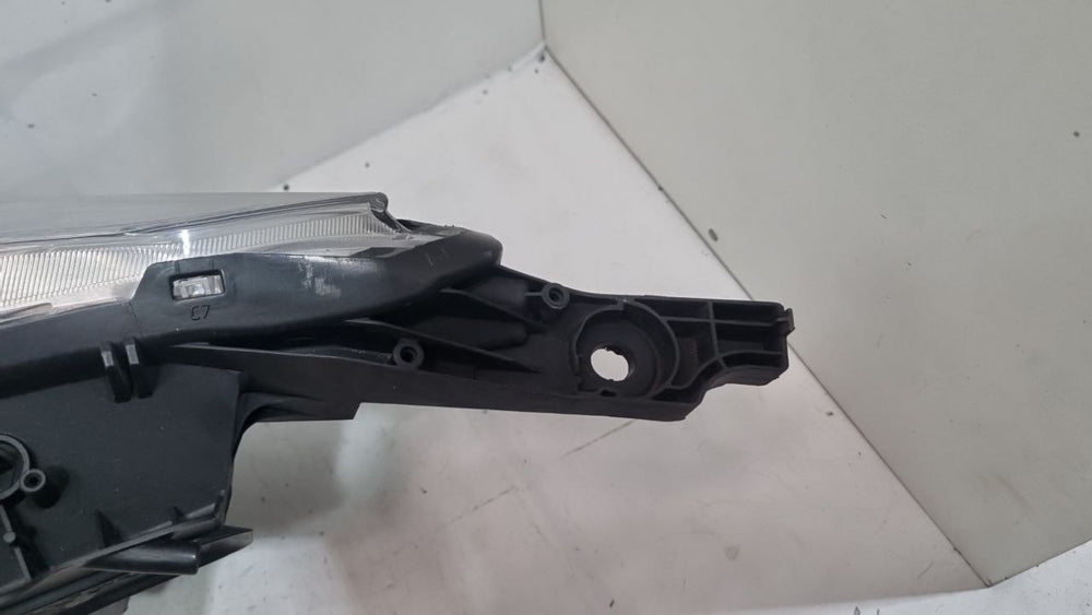 Farol lado direito recuperado peugeot 2008 2016 a 2022