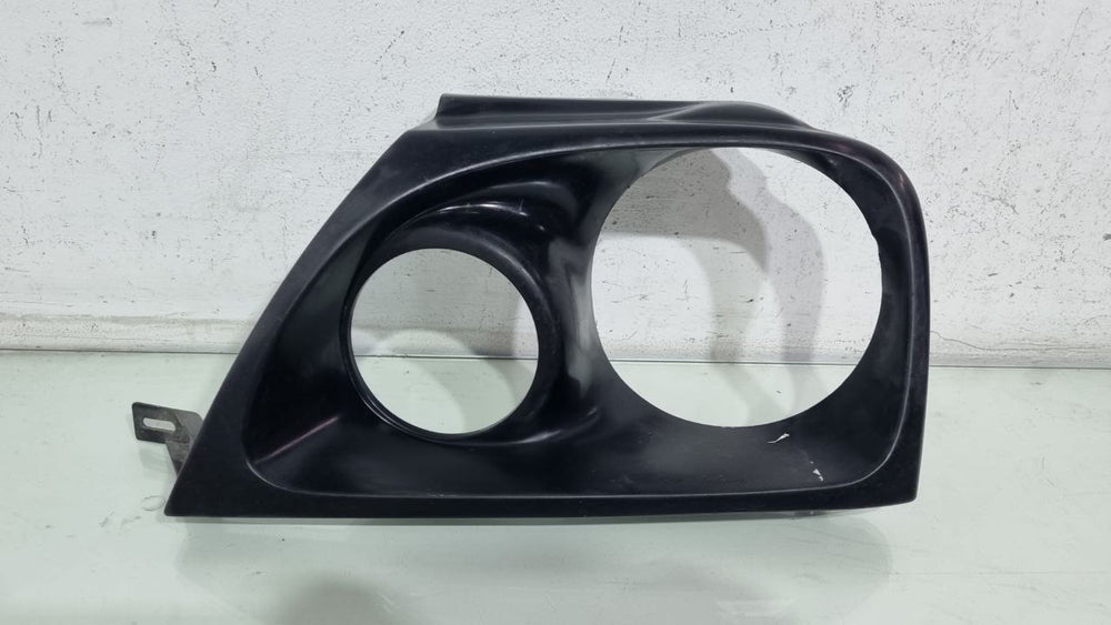 Moldura Farol Diant Dir Mitsubishi L200 Savana 2004/2012