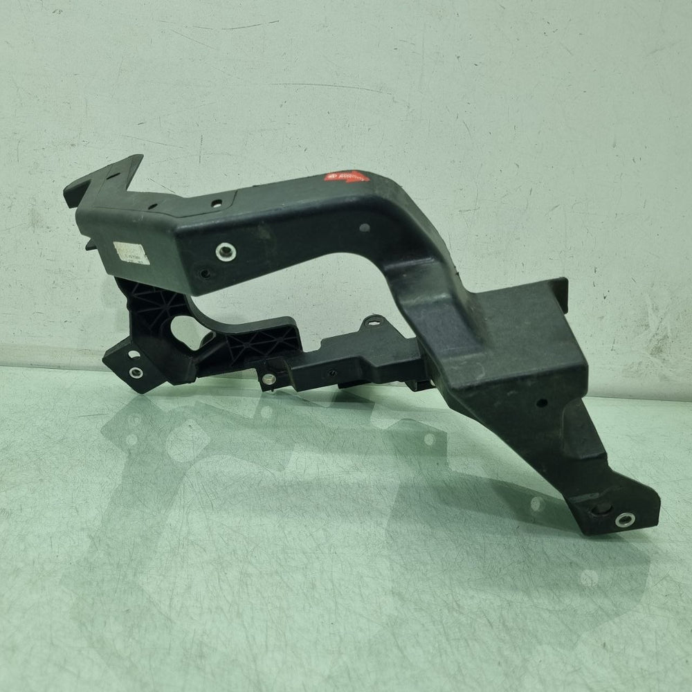 Suporte Farol Inf Esq GM Tono 2016/2024 Usado