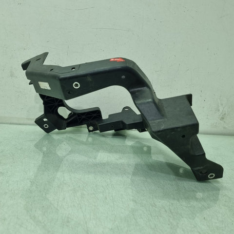 Suporte Farol Inf Esq GM Tono 2016/2024 Usado