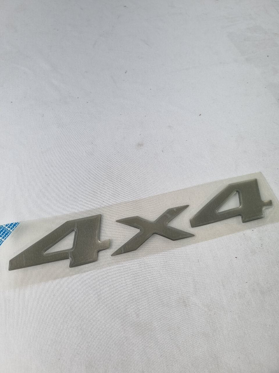 Emblema Lat 4x4 Prata Chevrolet S10 2003/2011