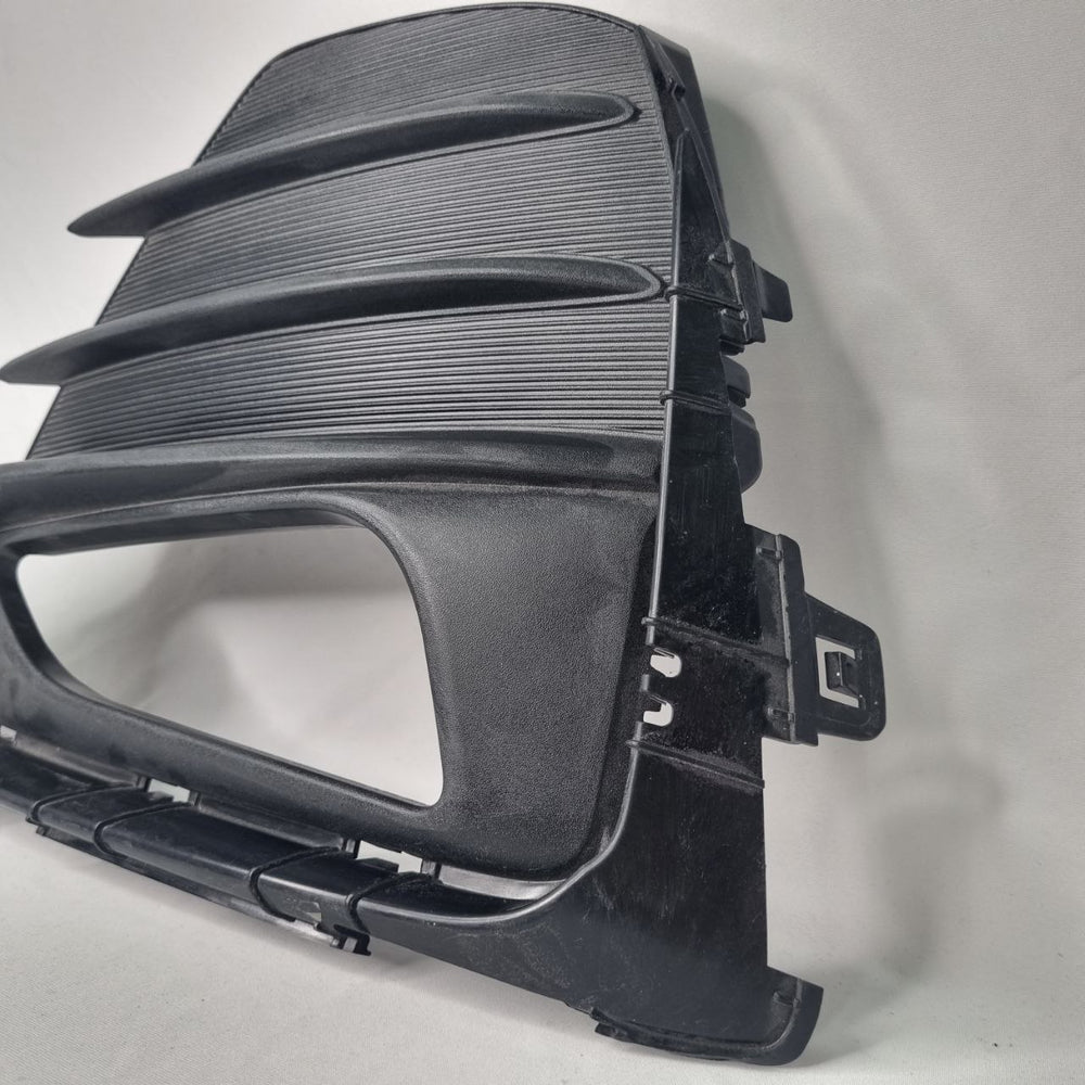 Moldura Farol de Milha Dianteira Esquerda Chevrolet Cruze 2021/2024 Nova