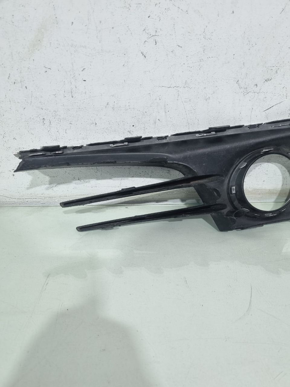 Moldura Farol de Milha Esquerda VW Fox 2015/2020 Usado