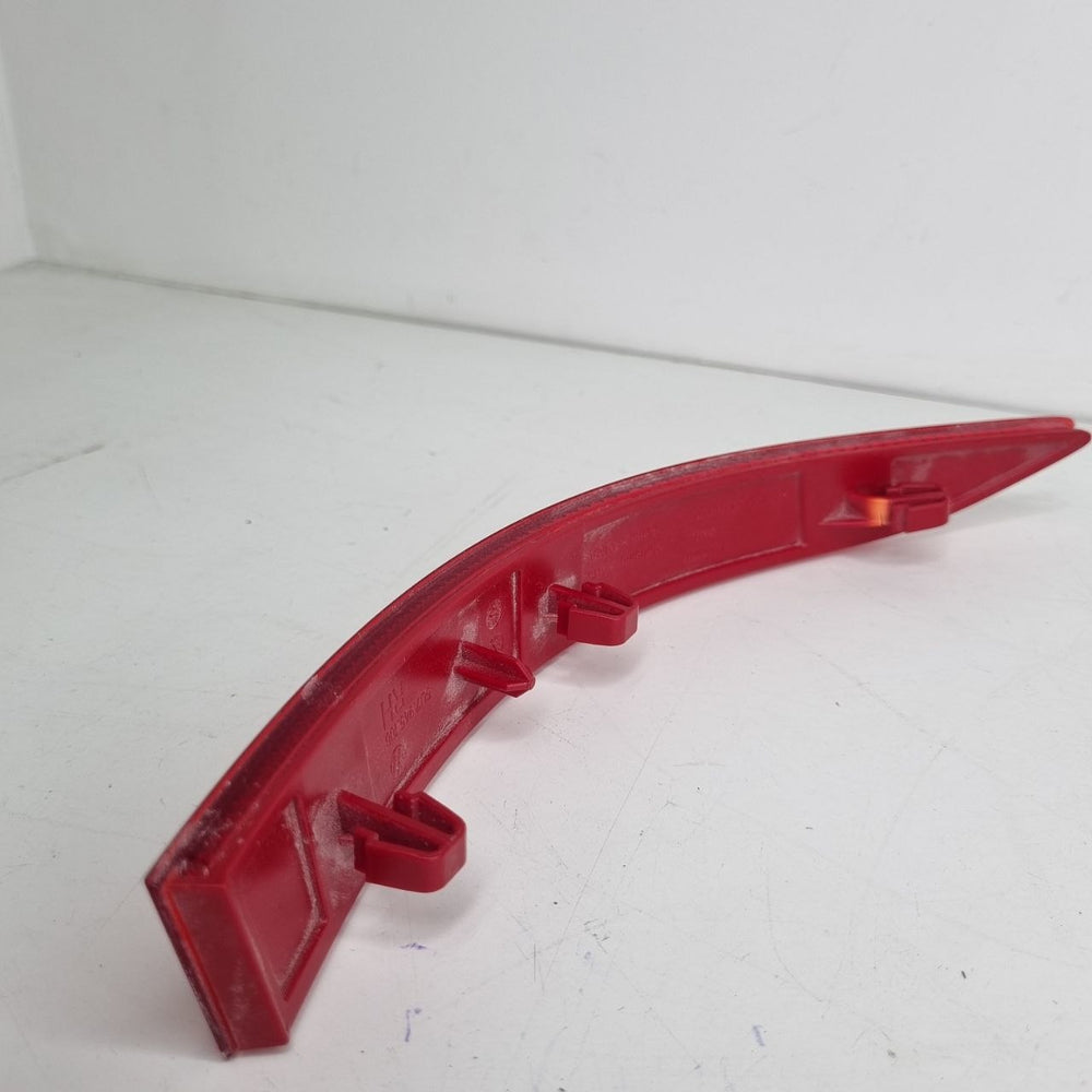 Refletor Tras Dir Parachoque Volkswagen Jetta 2015/2018