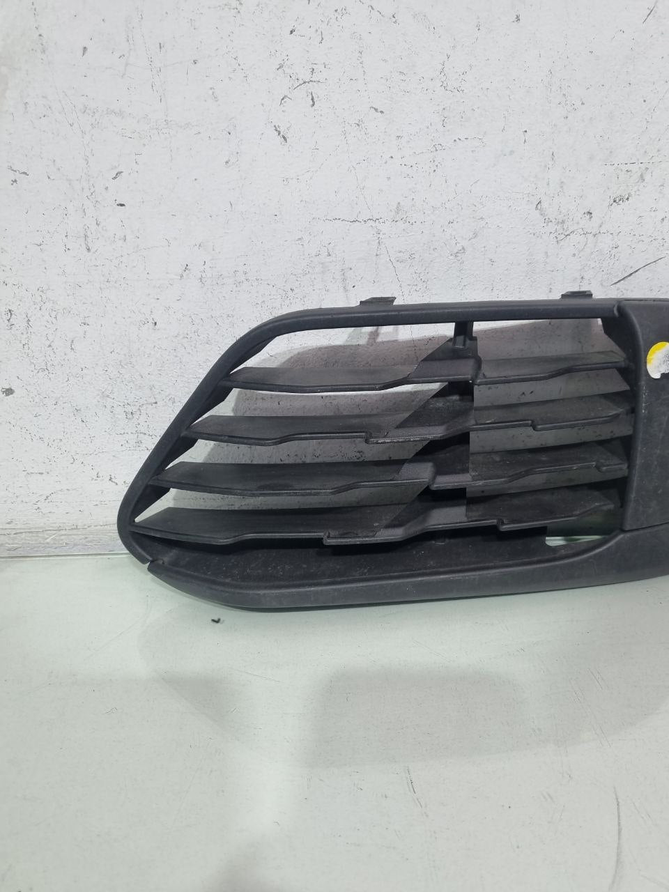 Moldura Farol de Milha Direita BMW X1 2017/2020 Usado