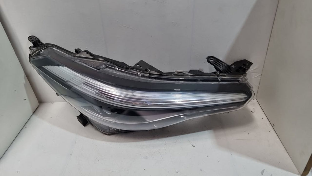 Farol Dianteiro Direito Toyota Corolla Cross 2022/2024 Usado