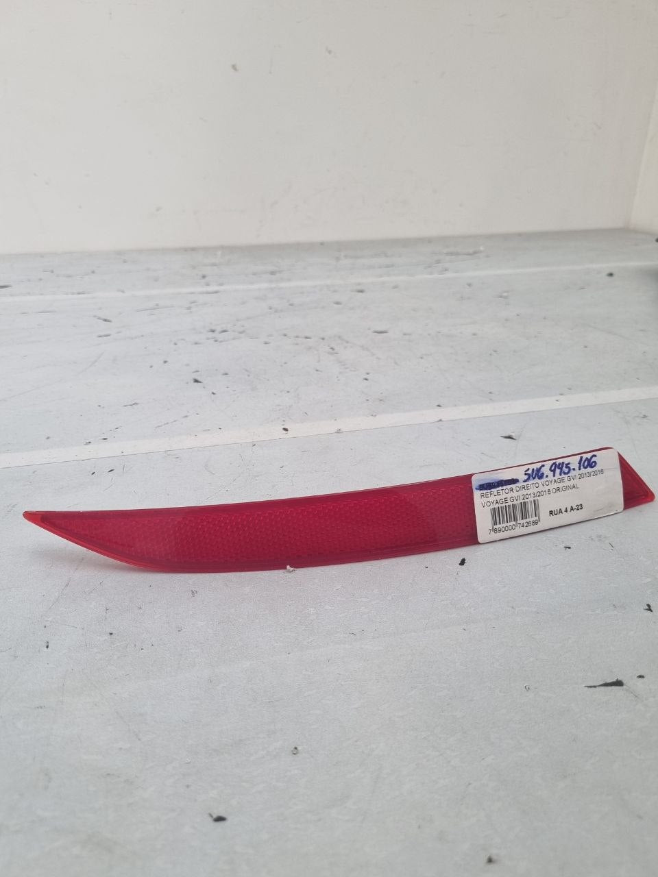 Refletor Traseiro Dir Volkswagen Voyage 2013/2016 - Original