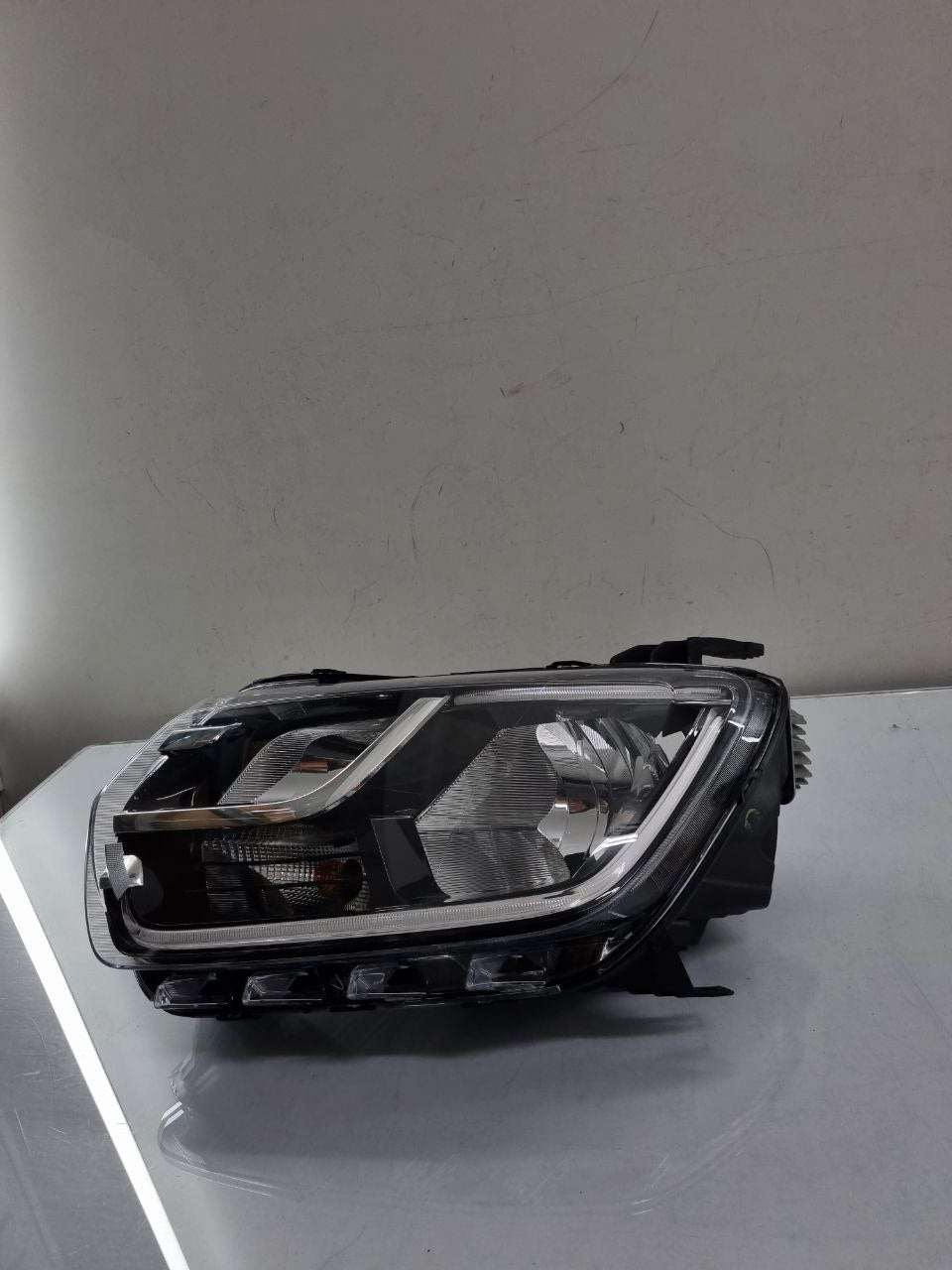 Farol Esquerdo Duster 2020/2022 Masc Negra C/Led
