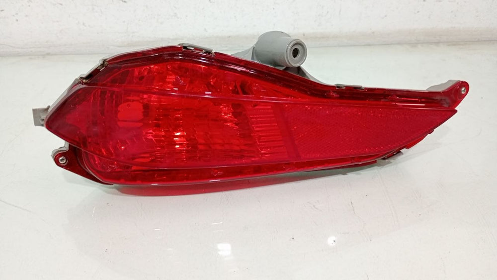 Lanterna Tras Neblina Esq Toyota Yaris Sedan 2017/2025