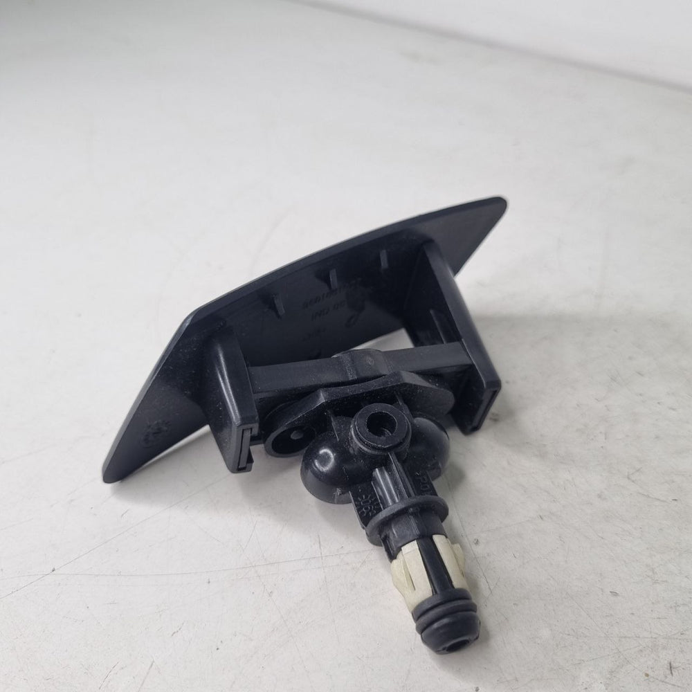 Tampa Esguicho Xenon Diant Direito Volkswagen Golf 2008/2012