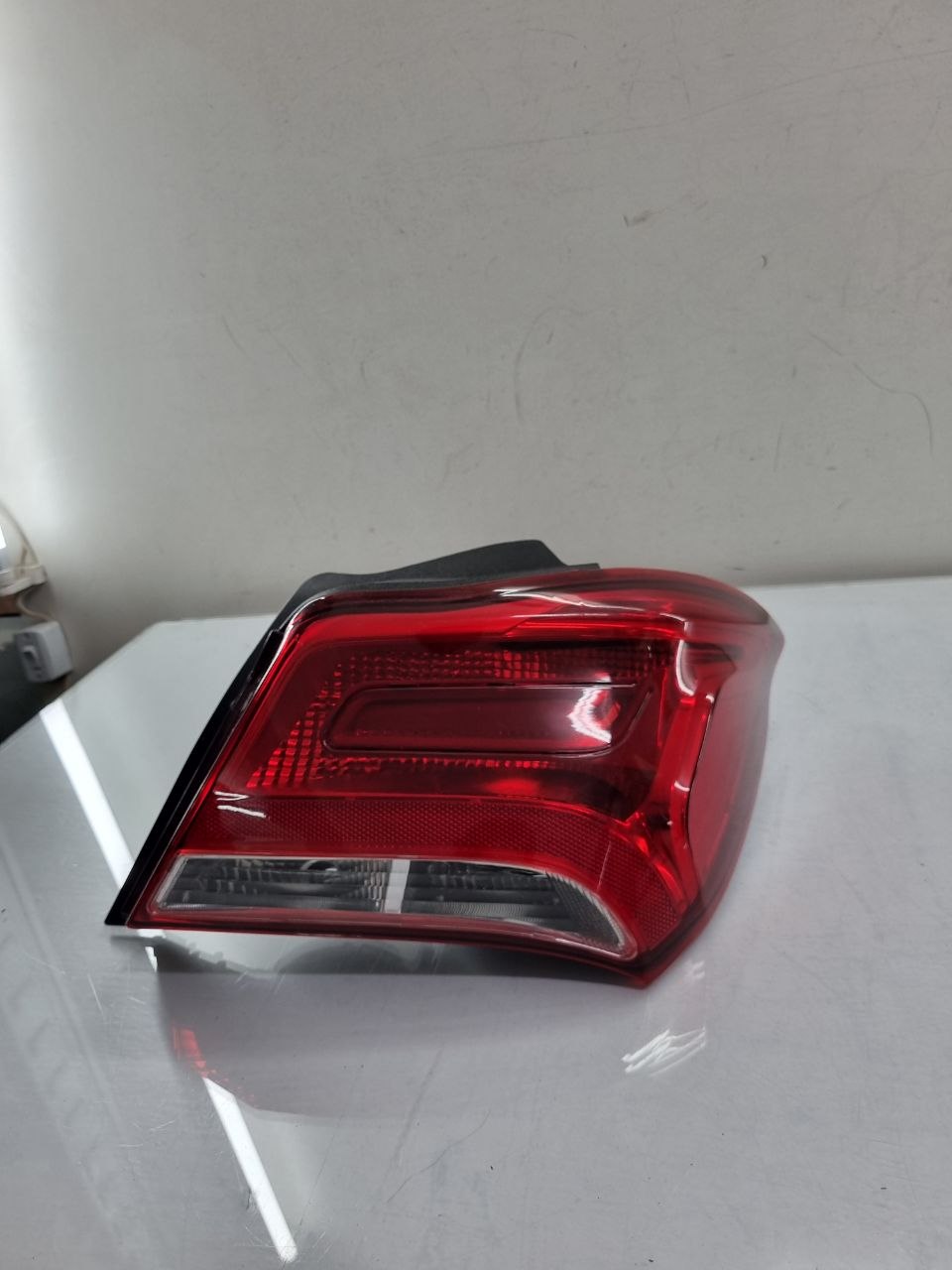 Lanterna Tras Dir Chevrolet Onix 2016/2023