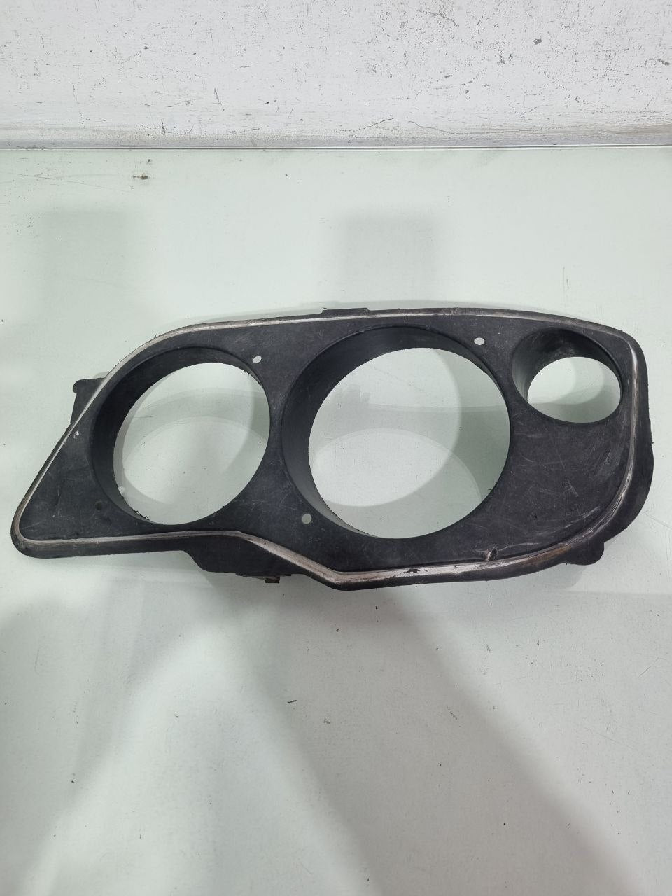 Moldura Farol Diant Esq Mercedes-Benz Atego 2013/2017