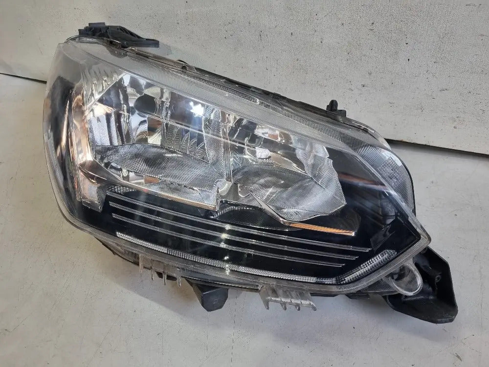 Farol Direito Sem Led Peugeot 208 2020/2024 Recuperado Orig.