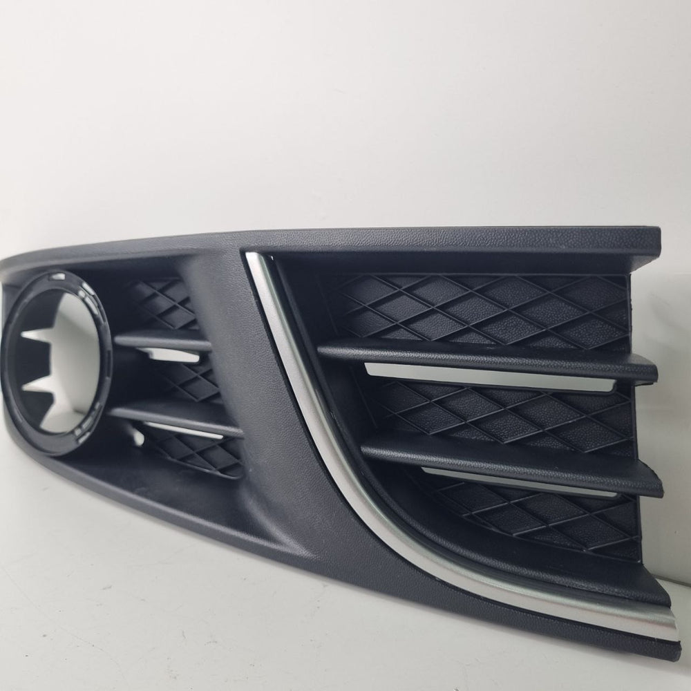Moldura Farol de Milha Direito VW Polo 2012/2014 Nova