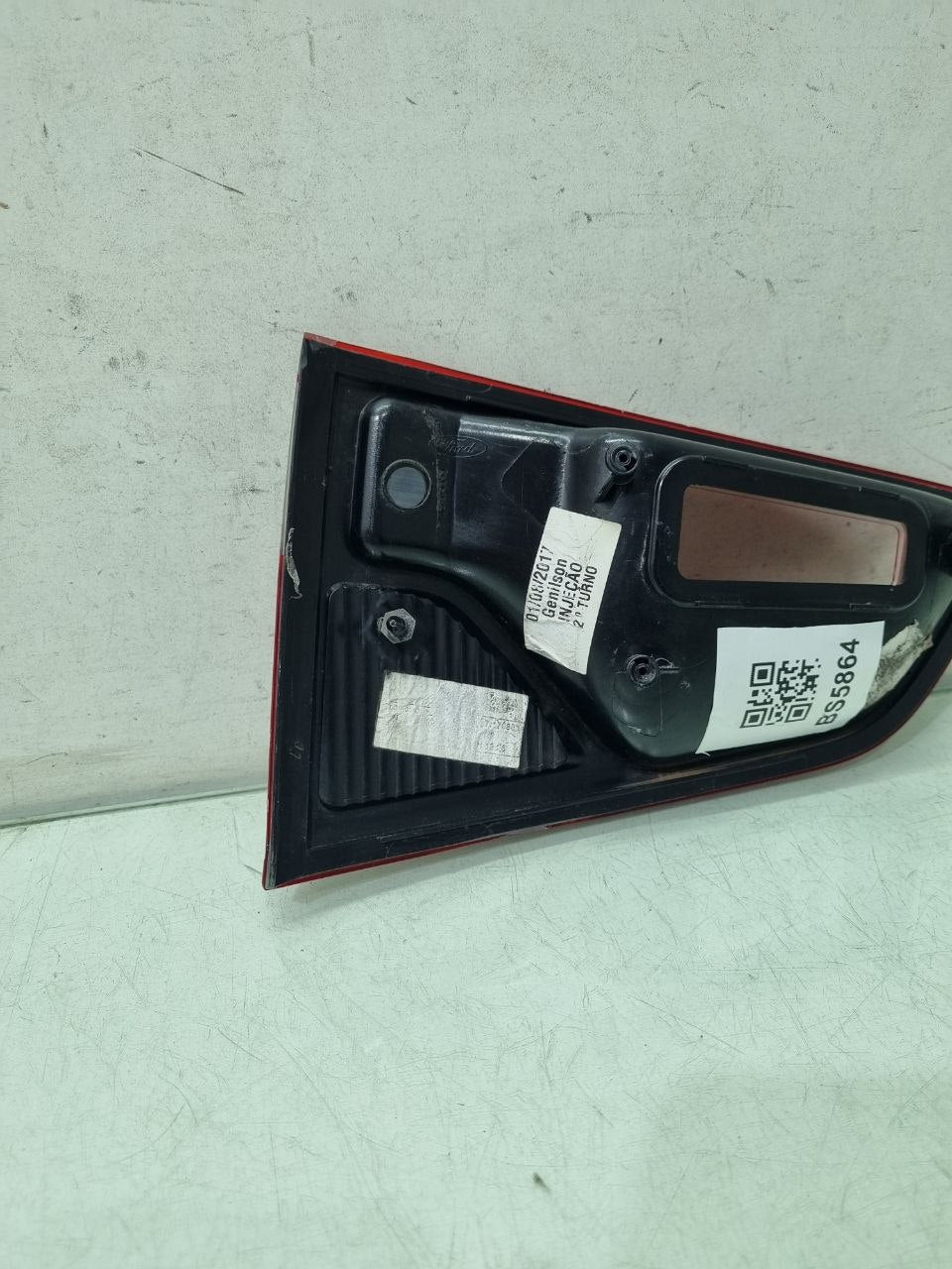 Lanterna Tampa Traseira Esquerda Ford EcoSport 2013/2017 Usada