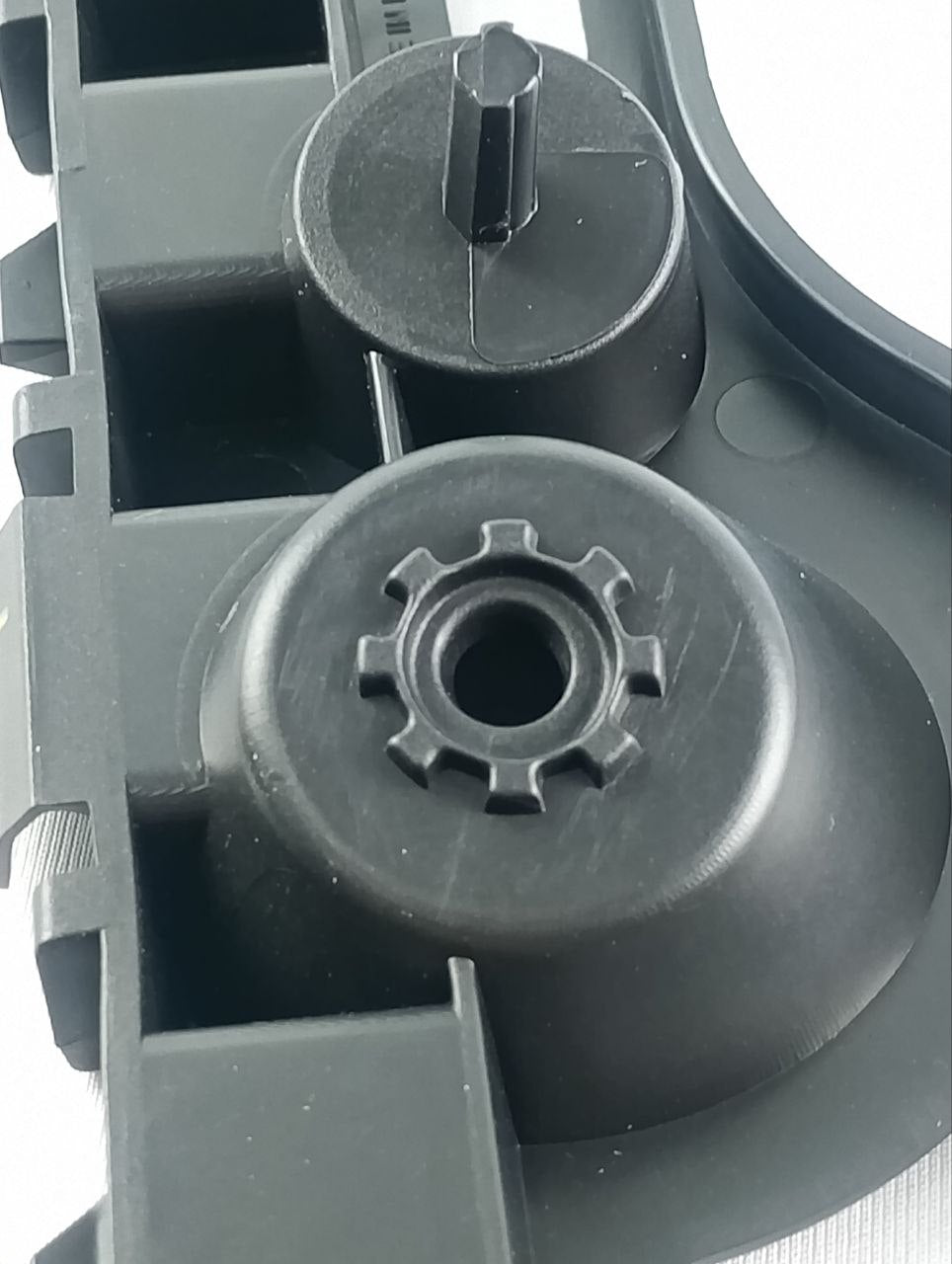 Suporte Lateral Para-Choque Traseiro Renault Logan 2014/2024 Novo