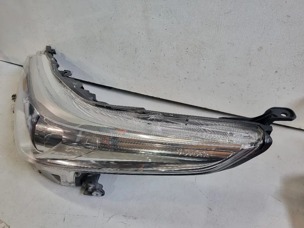 Farol Esquerdo Com Led Toyota Yaris 2020/2023 Recuperado Ori