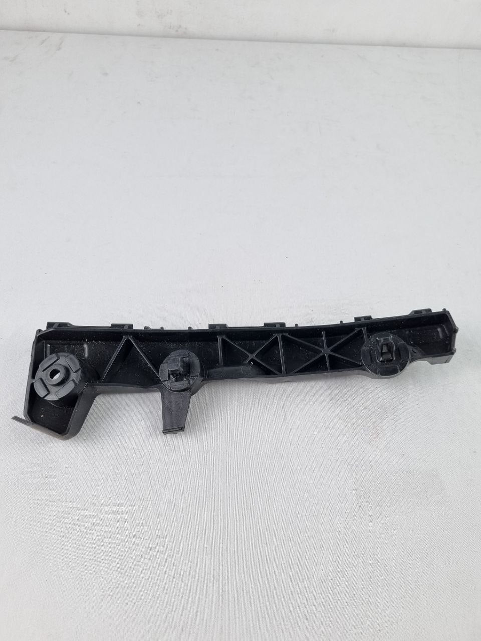 Suporte Guia Para-choque Tras Dir Toyota Hilux 2016/2023