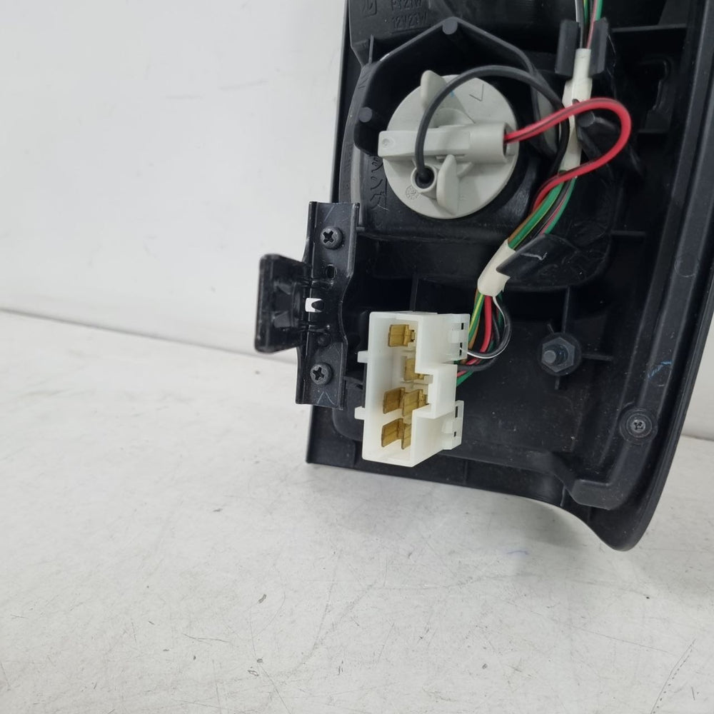 Lanterna Tras Esq Nissan Frontier 2003/2007