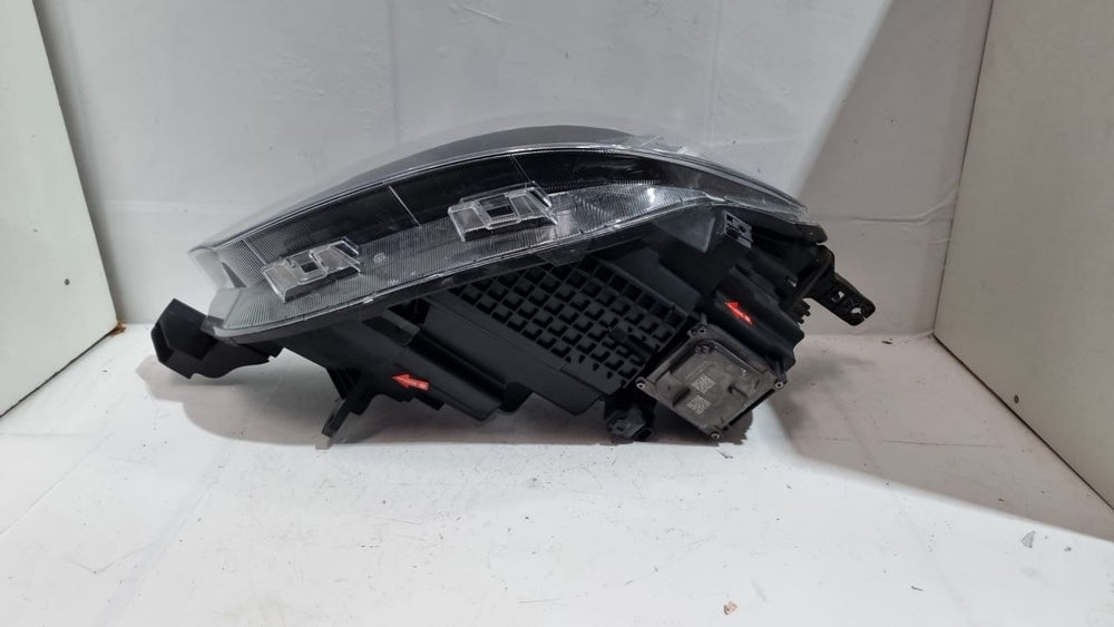 Farol Dianteiro Esquerdo Peugeot 3008 2022/2025 Usado