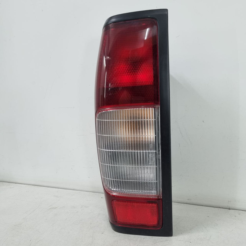 Lanterna Tras Esq Nissan Frontier 2003/2007