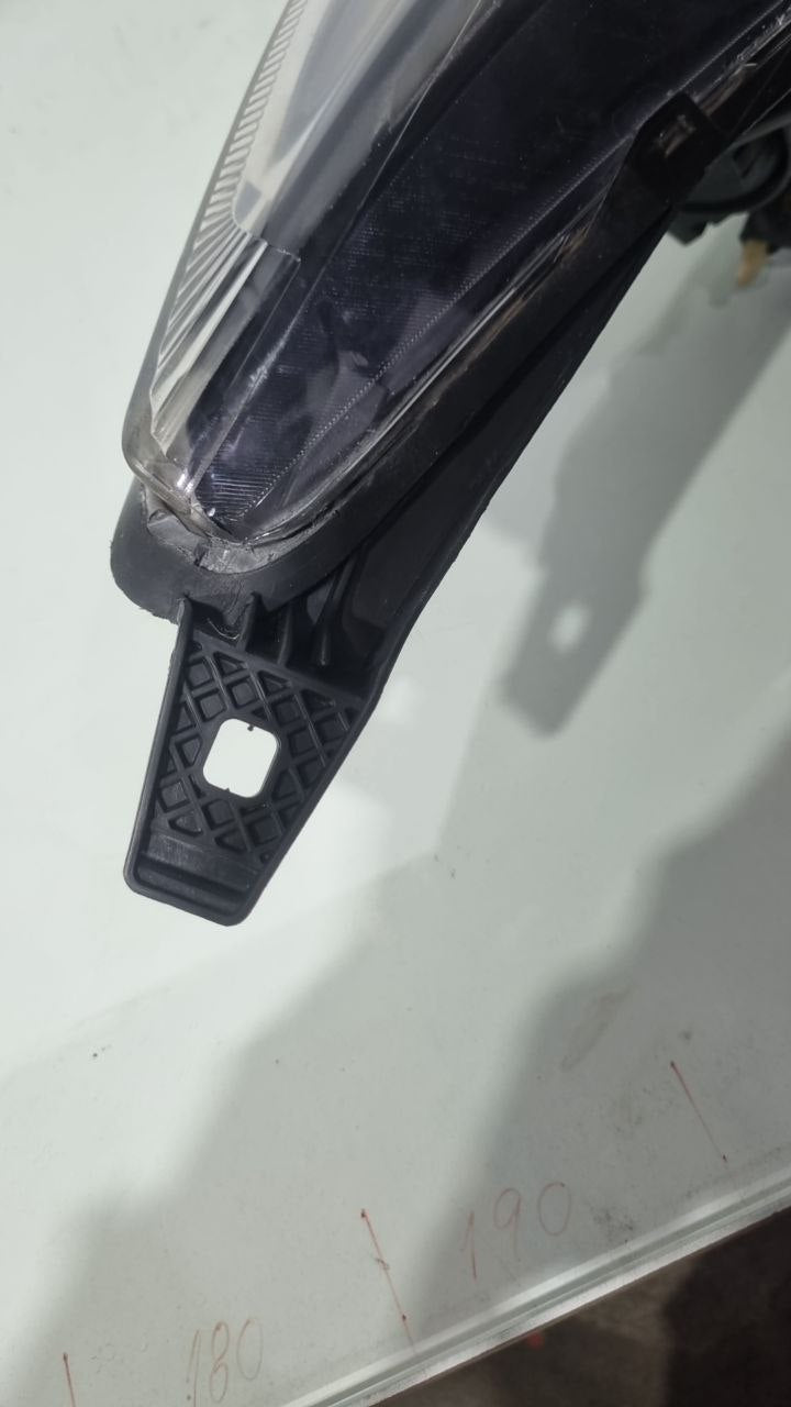 Farol Diant Esq Ford New Fiesta 2013/2019 Usado