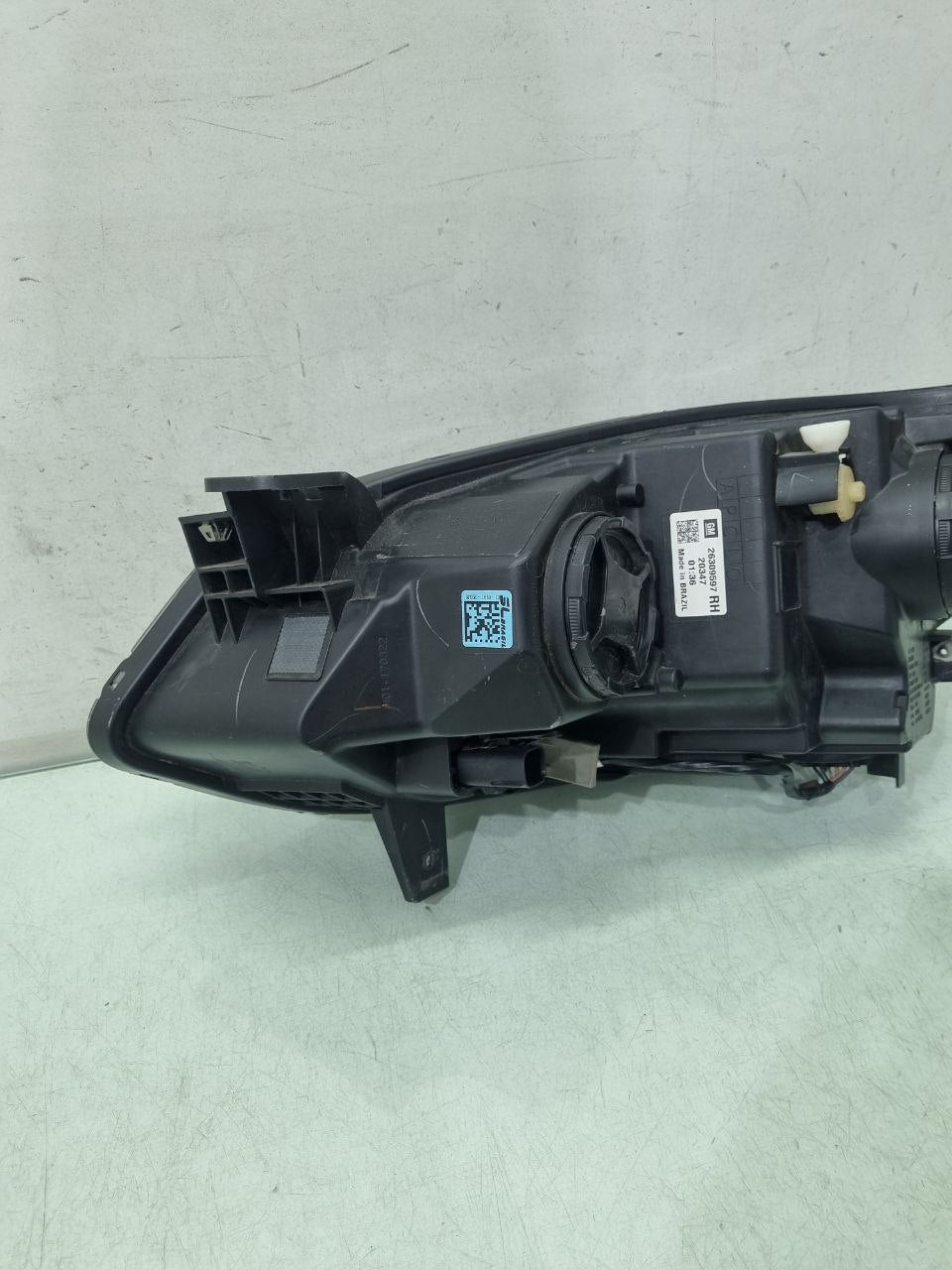 Farol Dianteiro Direito Chevrolet Onix Turbo 2020/2024 Usado