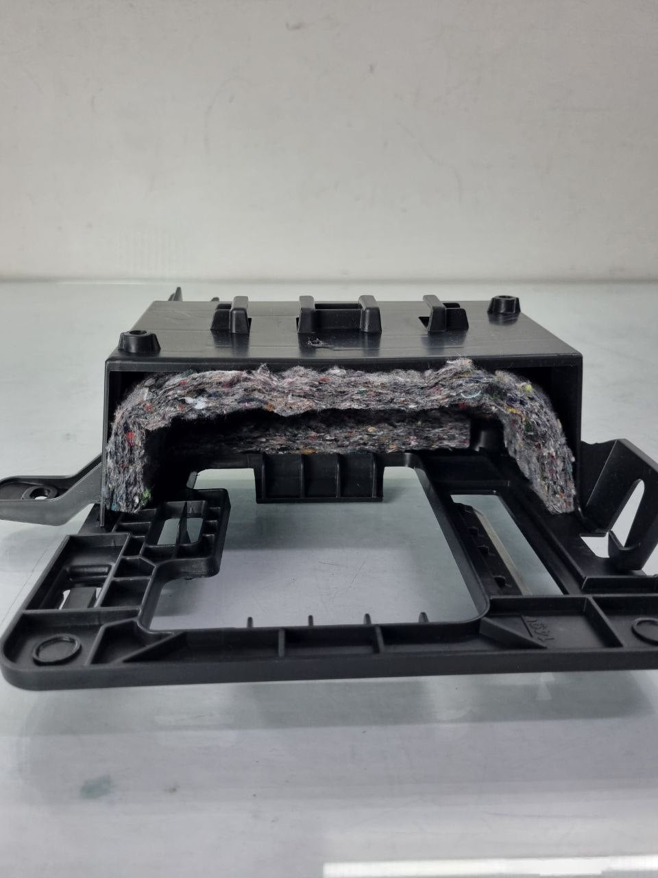 Suporte Módulo Porta-Malas Peugeot 208 2020/2024 Novo