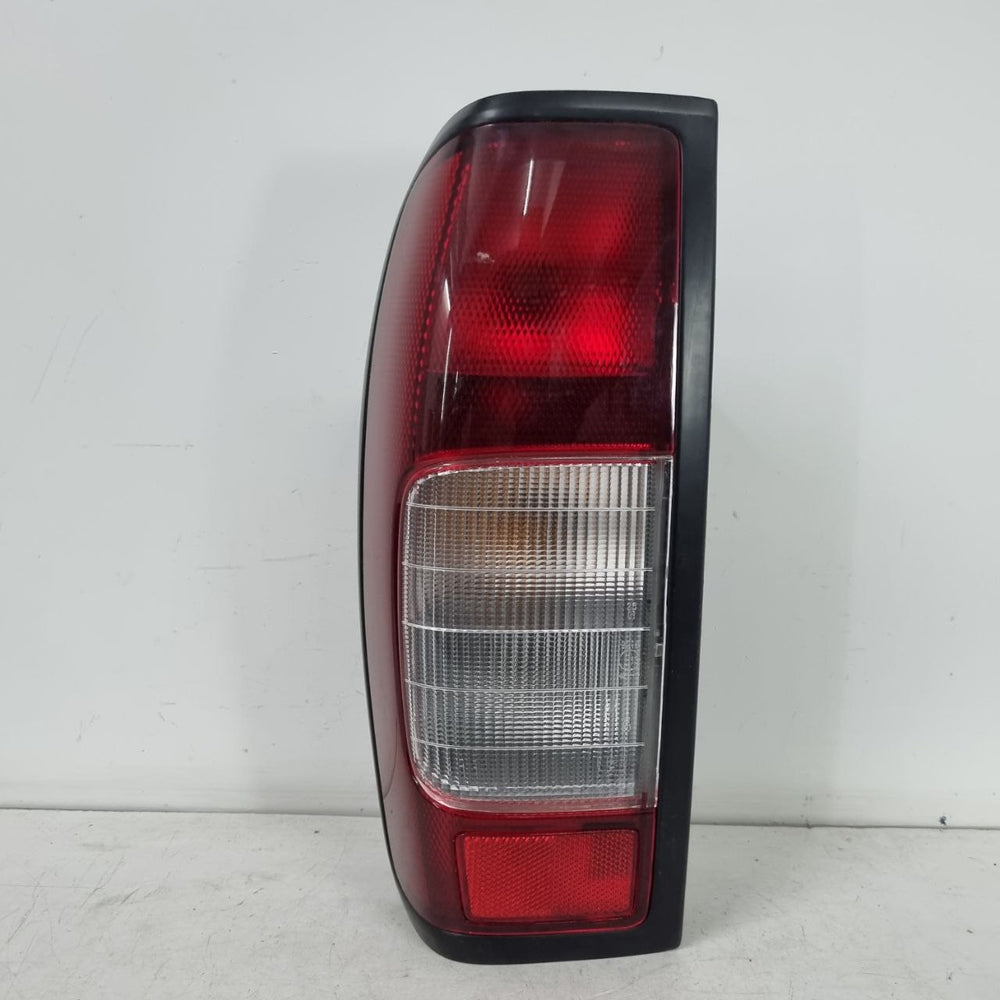 Lanterna Tras Esq Nissan Frontier 2003/2007