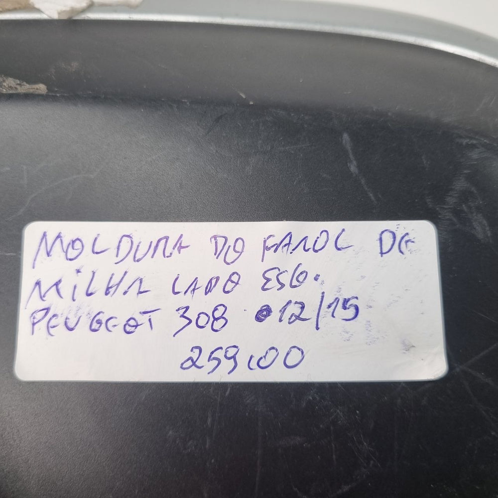 Moldura Farol de Milha Esquerdo Peugeot 308 2012/2015 Usada