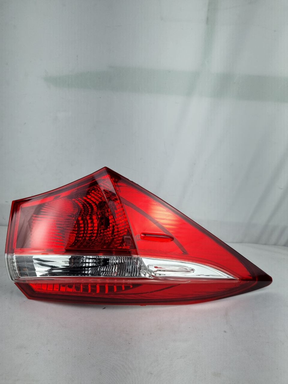 lanterna traseira esquerda (lateral/canto) para o Toyota
