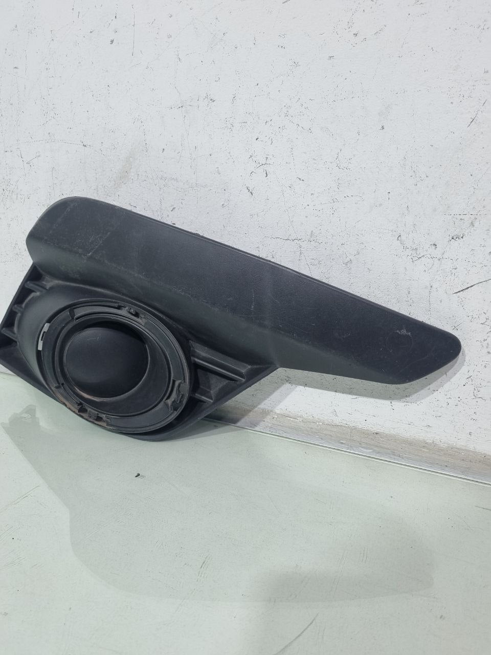 Moldura Farol de Milha Direita Renault Sandero 2019/2021 Usado